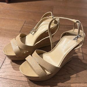 Gianni Bini tan sandal
